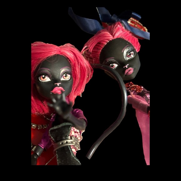 Two Monster High Catty Noir Dolls 2O13/  preloved so please see all photos - Picture 1 of 15
